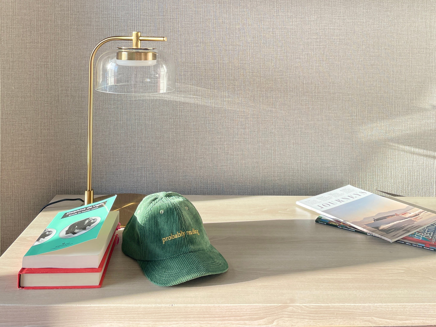 Gorra probably reading pana